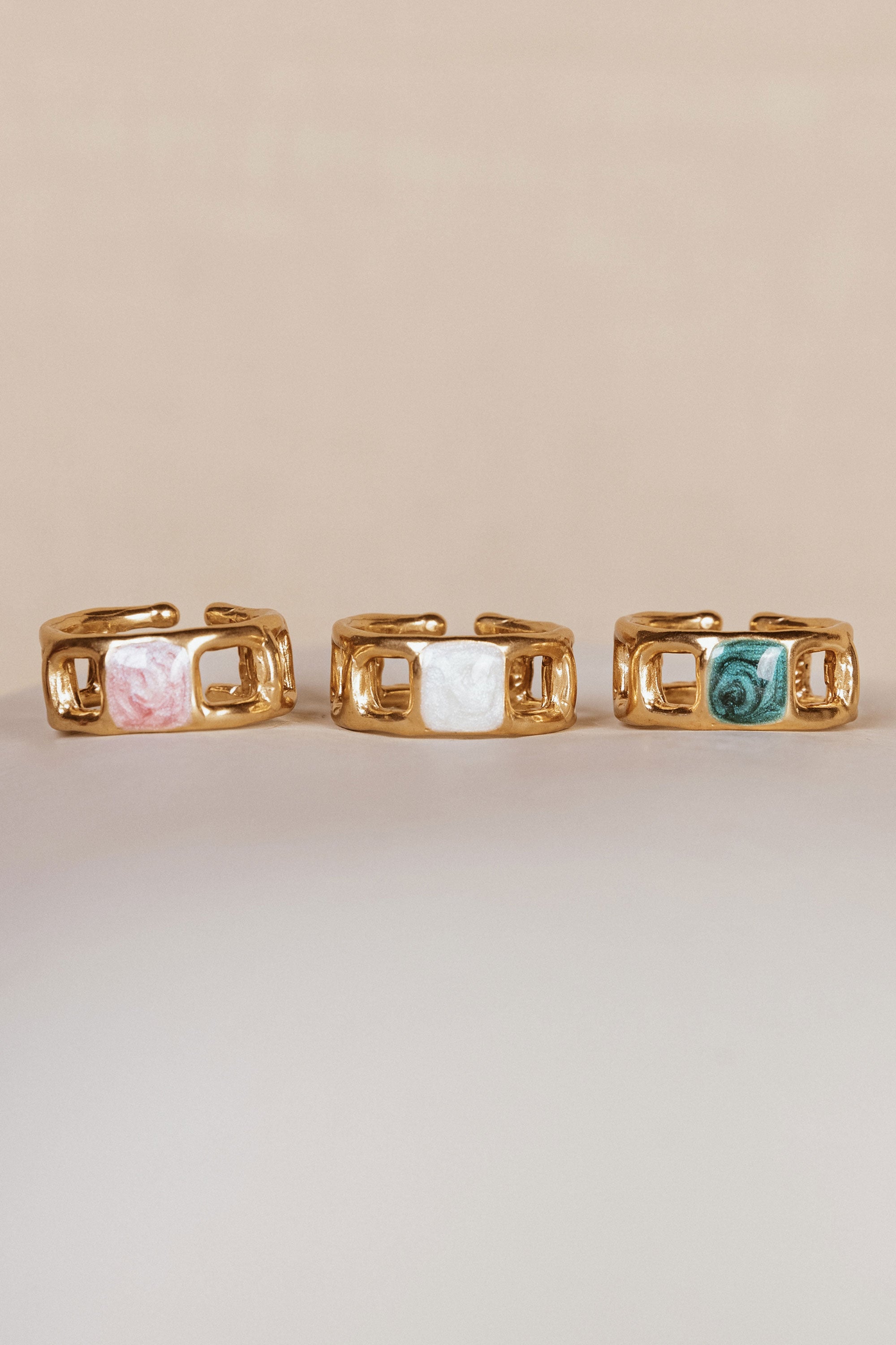 Animo Color Drop Ring (pearl white)