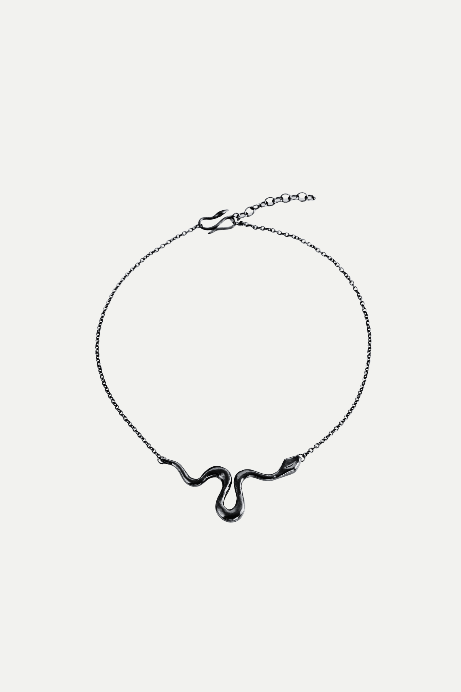 Ribbon Medium Black Silver Necklace