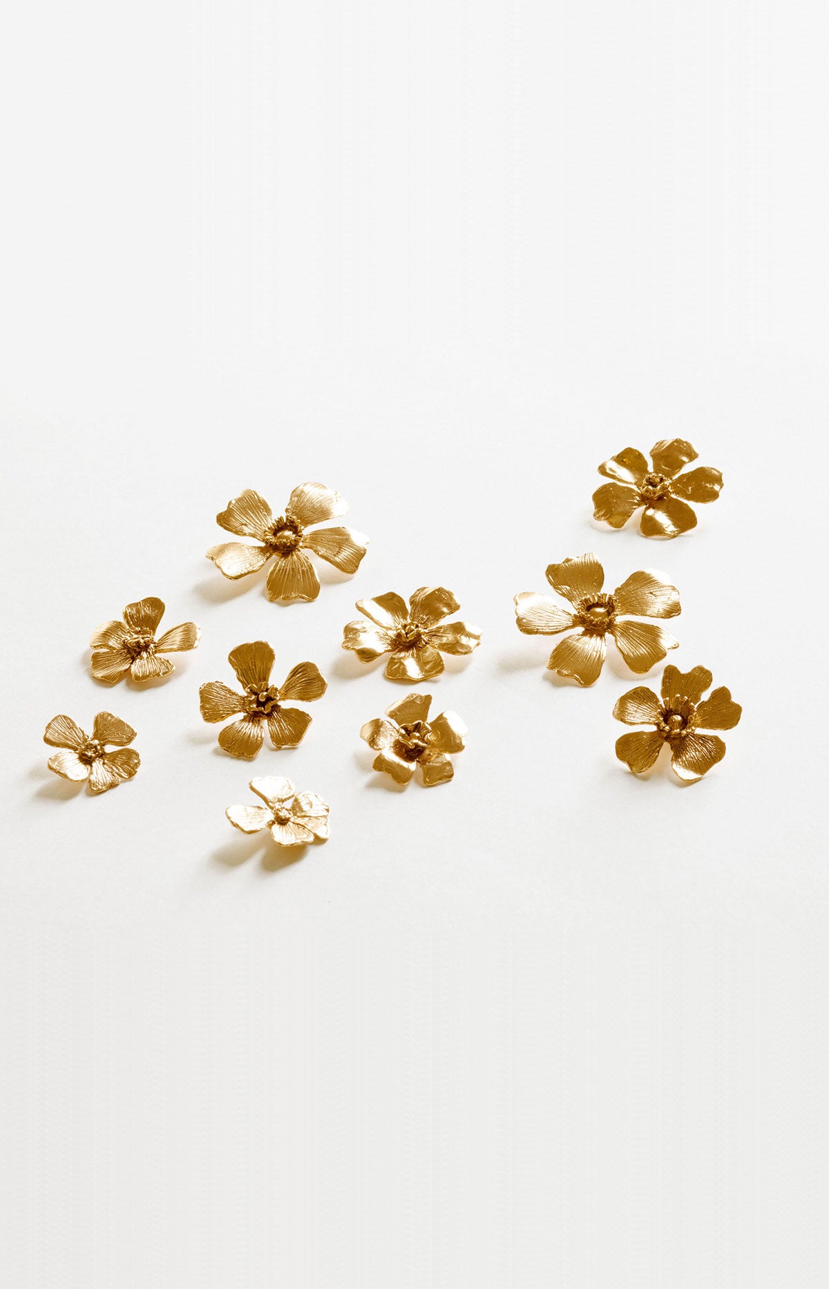 Flowers (10 table jewelry pieces without a base)