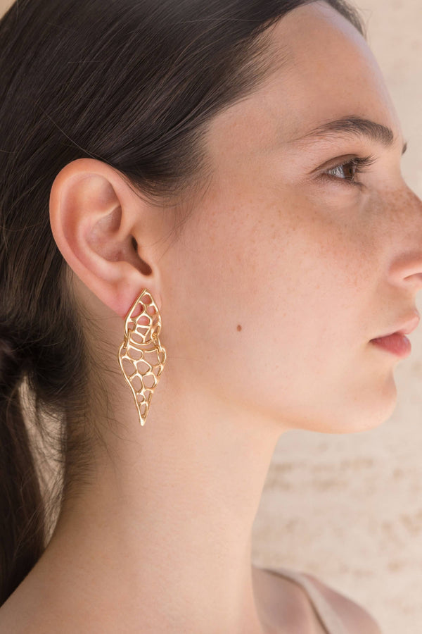 delicate raindrop earrings handmade by Giulia Barela Jewelry | Jewelry inspired by long-distance journeys of a fascinating land, Africa.