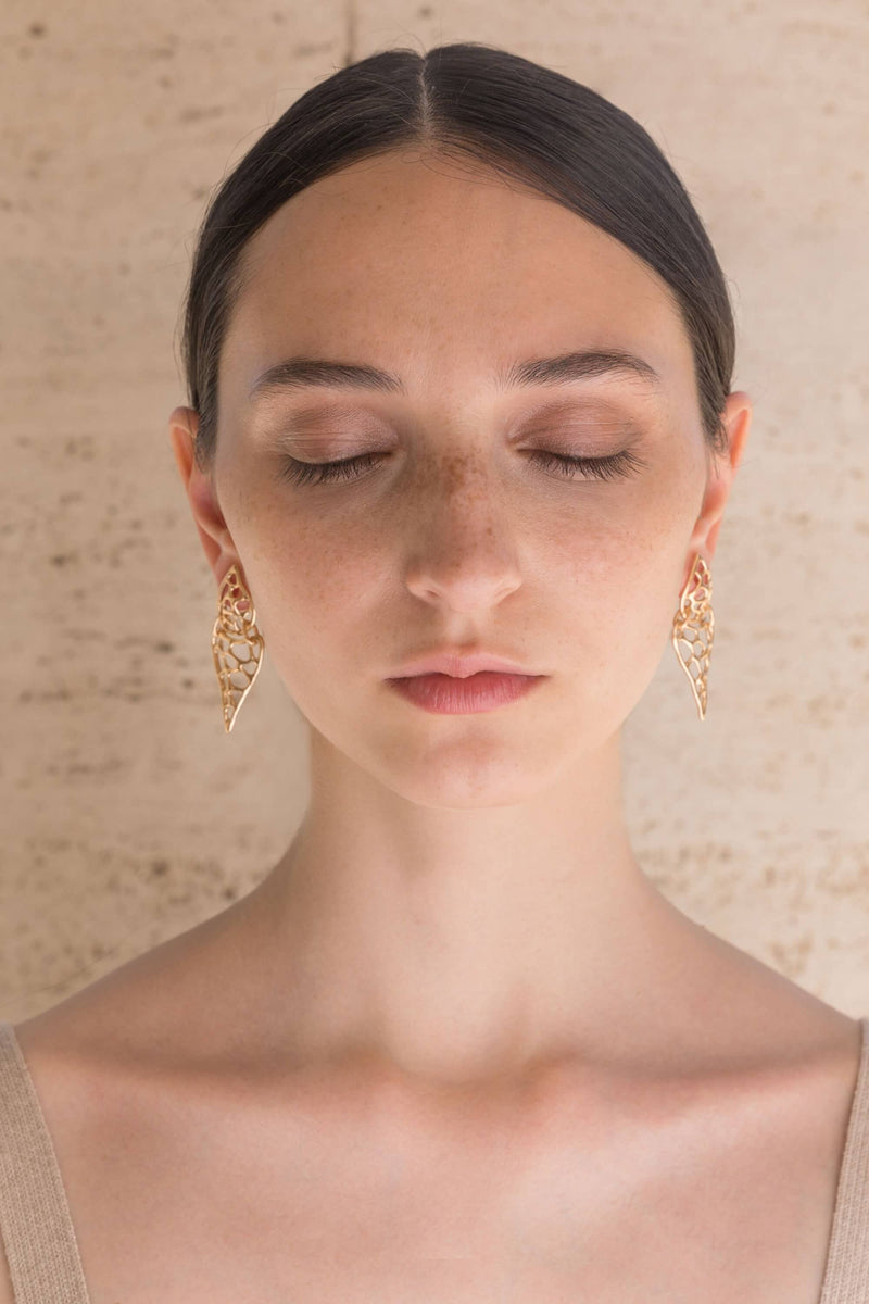 delicate raindrop earrings handmade by Giulia Barela Jewelry | Jewelry inspired by long-distance journeys of a fascinating land, Africa.