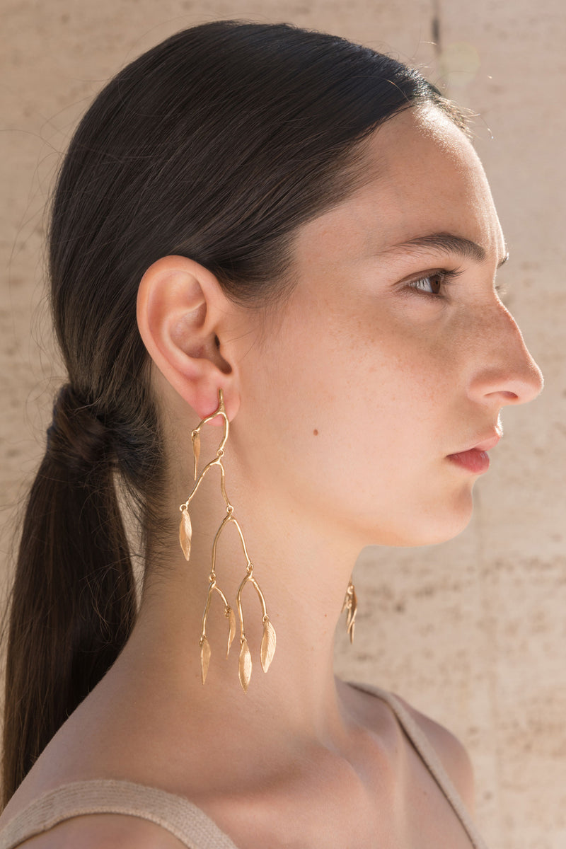 Orecchini - Mobile Large Leaves Earrings - Giulia Barela Jewelry | Gioielli eleganti e particolari fatti in Italia fagnani belve francesca foglia rami